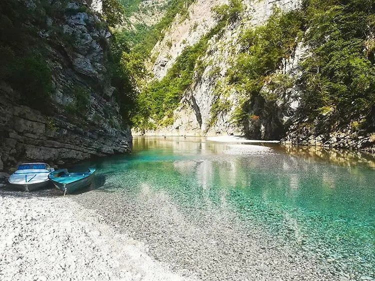 Guest house Park Blini Shala River Moll' e Shoshit Albania